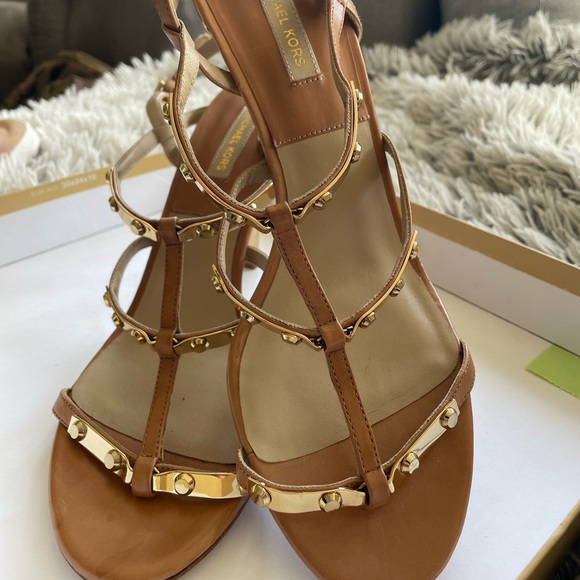 Michael Kors Vero Cuoio Diem Sandals with Gold Accents (Rare Find) 9-9.5 - Picture 1 of 5